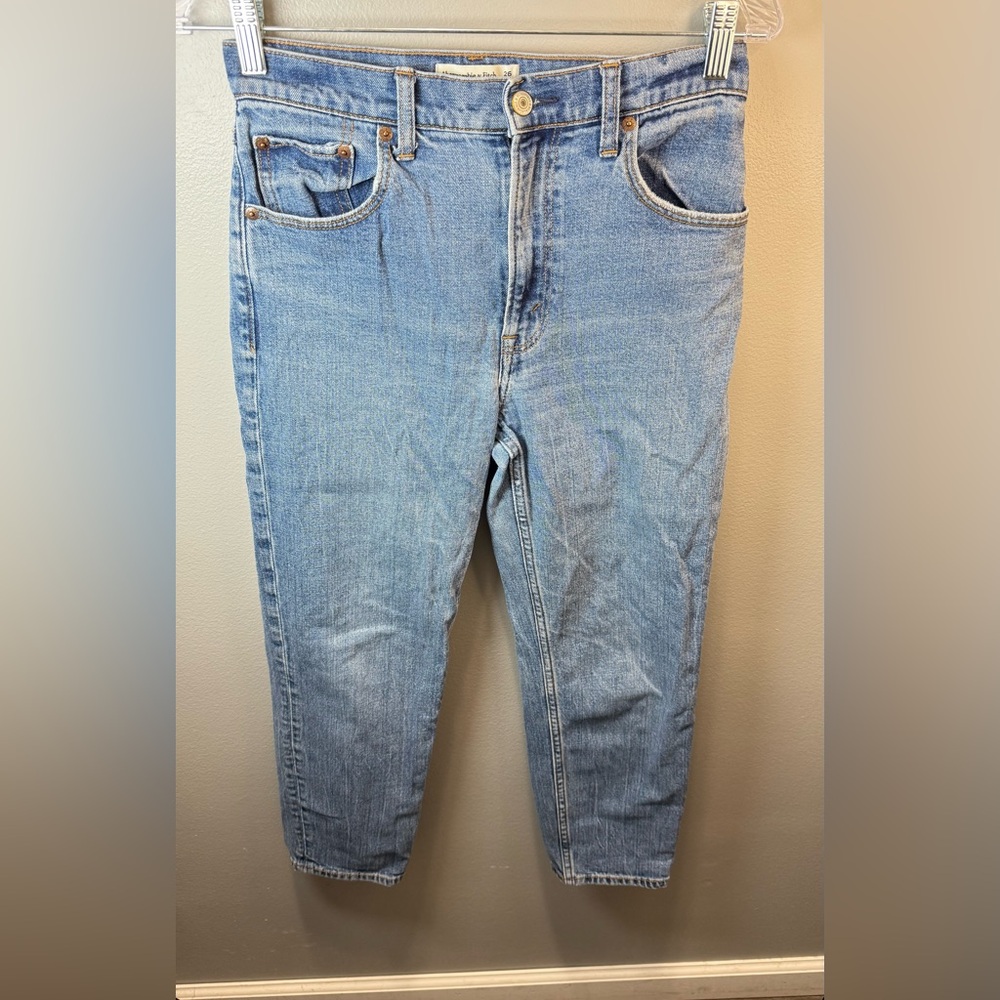 Abercrombie & Fitch‎ Women's The Mom High Rise Med Wash Denim Jeans Size 2 Short